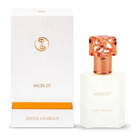 Top notes are Pomegranate and Black Currant; middle notes are Rose and Lily-of-the-Valley; base notes are Musk and Patchouli.