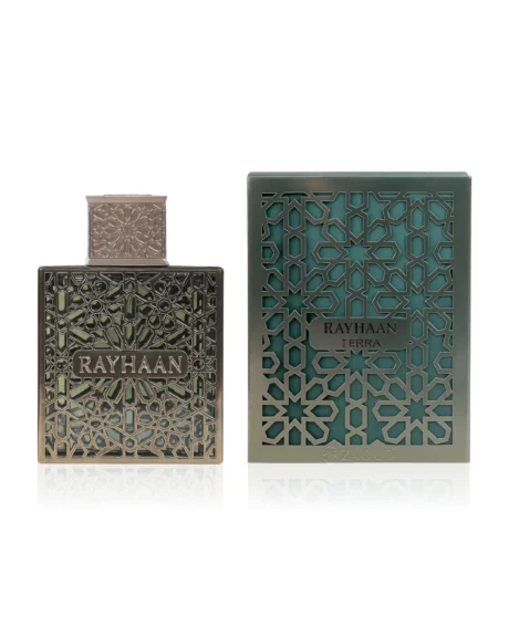 Top notes are Cardamom, elemi, Sichuan Pepper, Lemon and Bergamot; middle notes are Patchouli, Coriander, Cumin, Anise, Saffron, Orange Blossom, Wormwood, Rose and Geranium; base notes are Frankincense, Amber, Vanilla, Benzoin, Opoponax, Oud, Labdanum, Musk, Maltol, Birch and Ambergris.